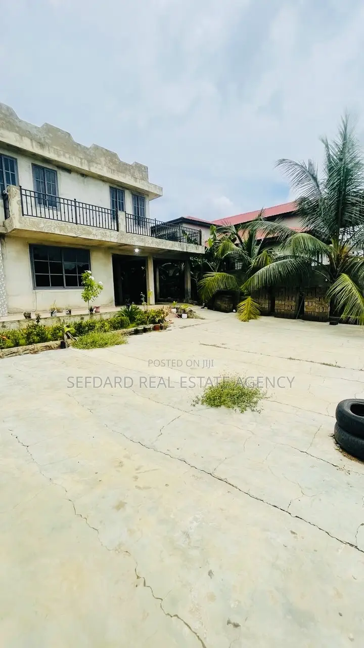 5bdrm House in Sefdard Properties, Kwabenya for rent