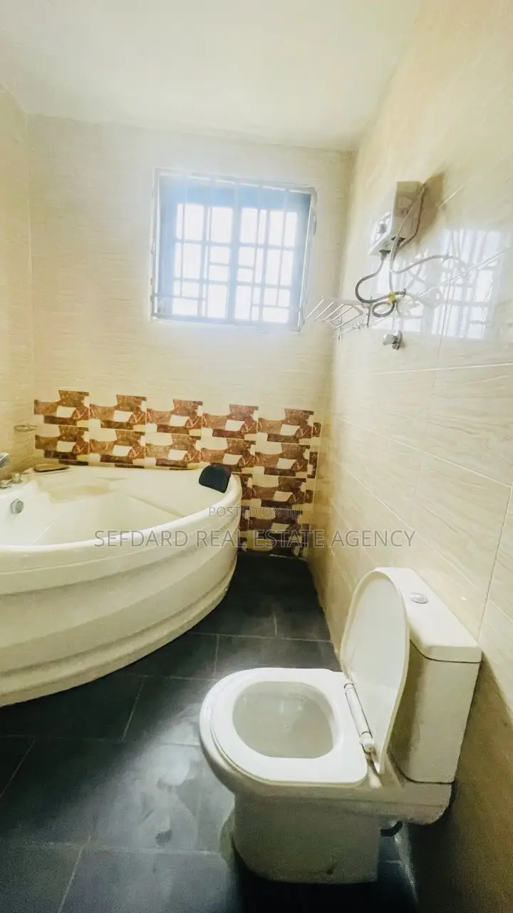 5bdrm House in Sefdard Properties, Kwabenya for rent