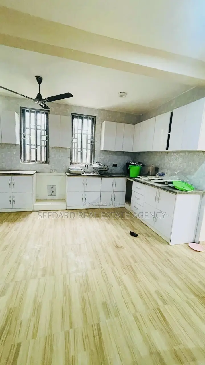 5bdrm House in Sefdard Properties, Kwabenya for rent