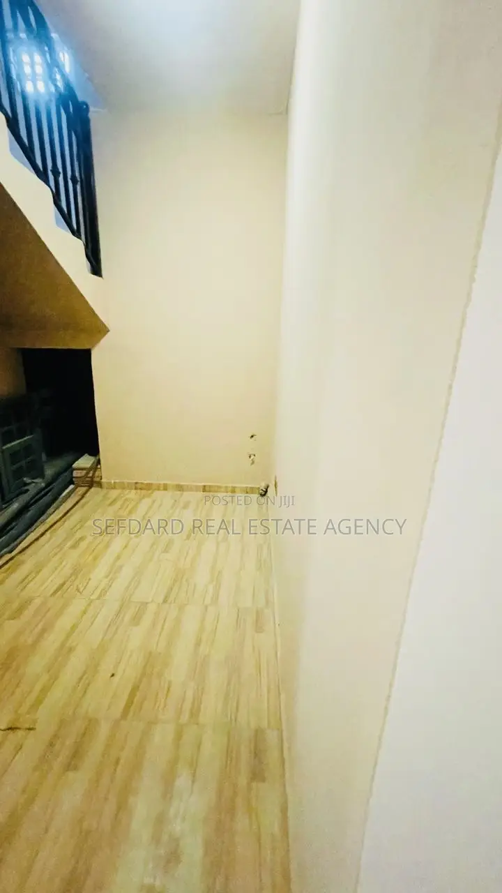 5bdrm House in Sefdard Properties, Kwabenya for rent