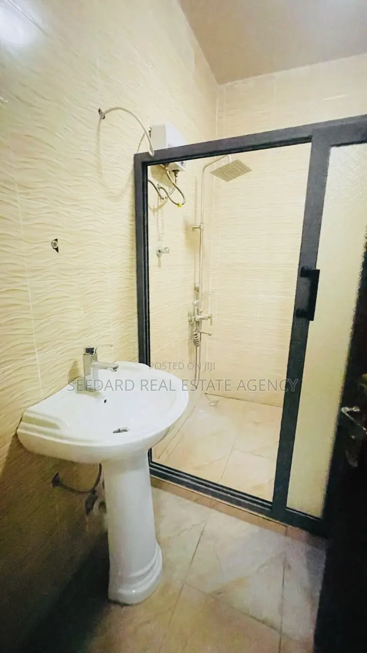 5bdrm House in Sefdard Properties, Kwabenya for rent