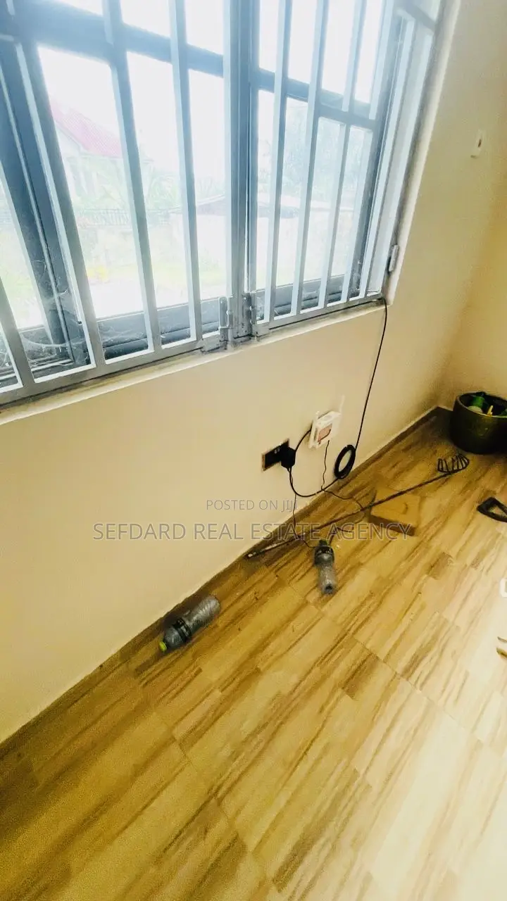 5bdrm House in Sefdard Properties, Kwabenya for rent