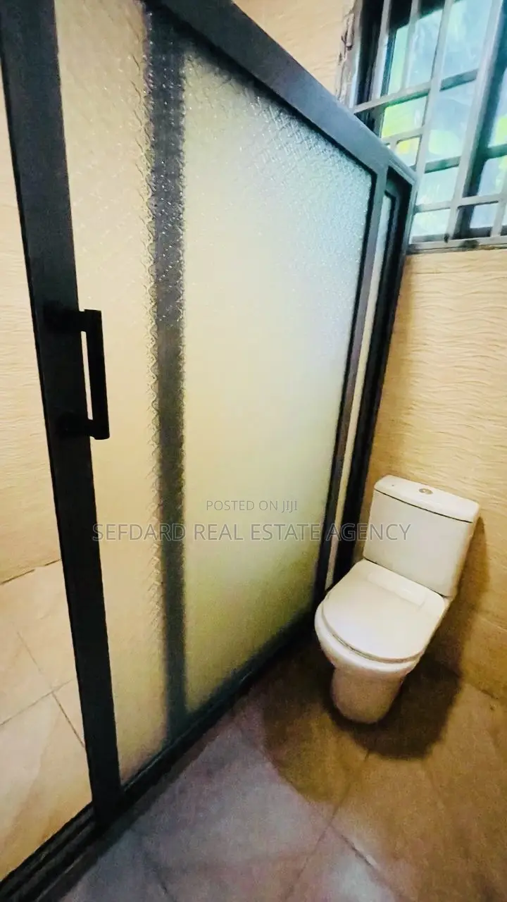 5bdrm House in Sefdard Properties, Kwabenya for rent