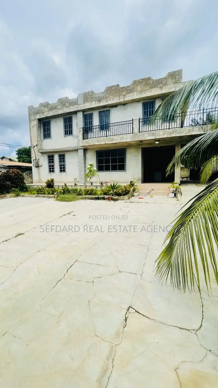 5bdrm House in Sefdard Properties, Kwabenya for rent