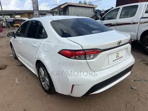 Toyota Corolla SE 2022 White