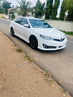 Toyota Camry SE 4dr Sedan (2.5L 4cyl 6A) 2014 White
