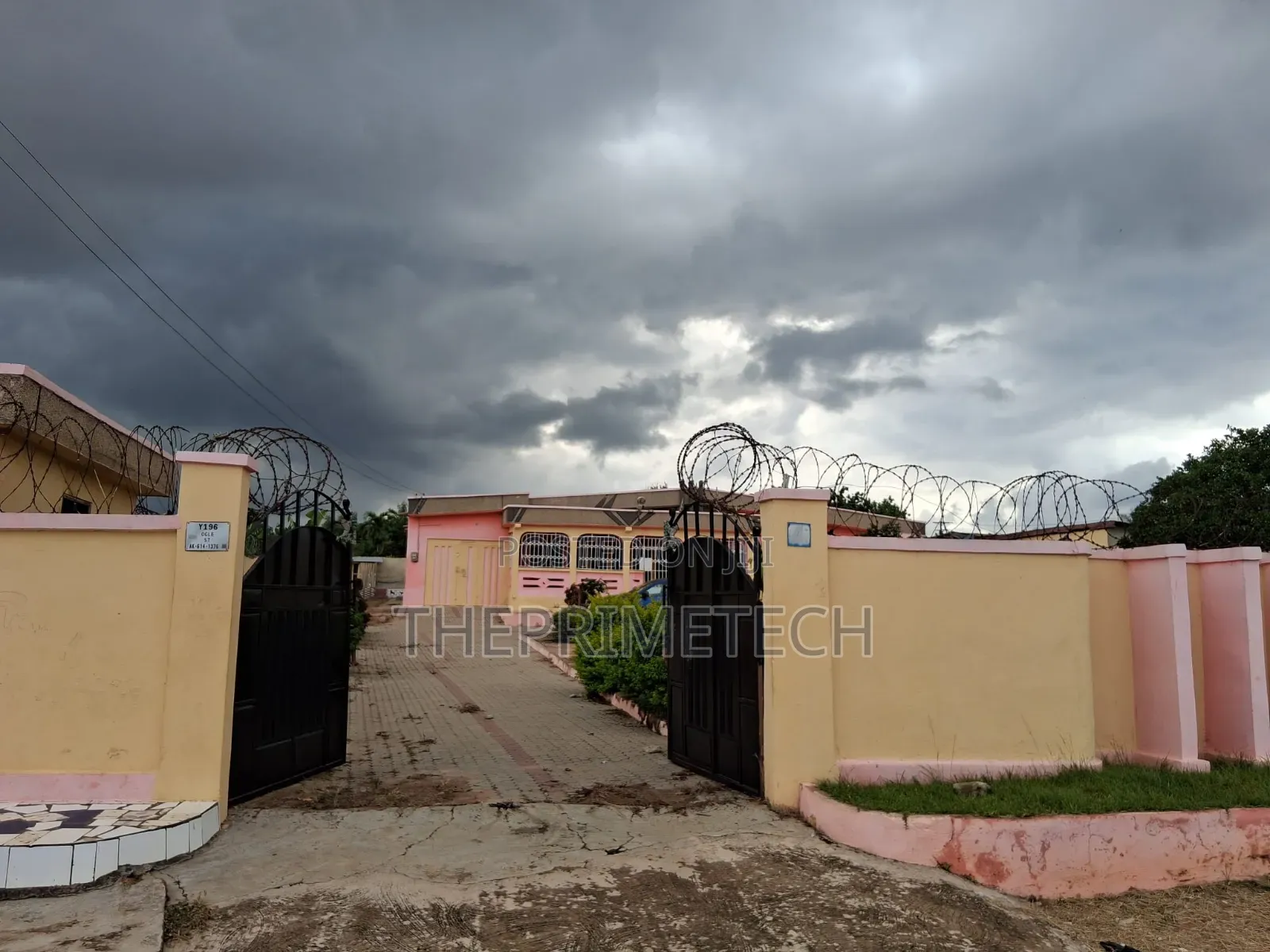 8bdrm House in Kumasi Metropolitan for rent