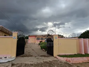 8bdrm House in Kumasi Metropolitan for rent
