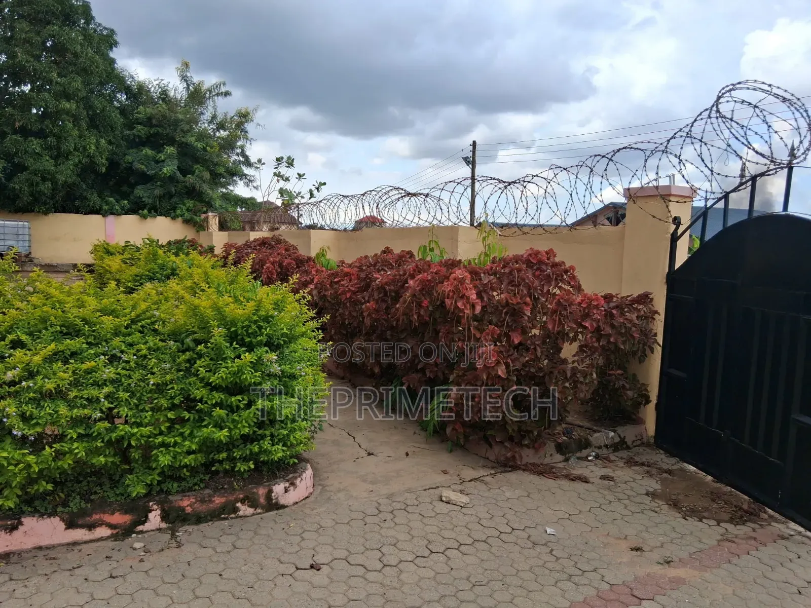 8bdrm House in Kumasi Metropolitan for rent