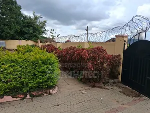 8bdrm House in Kumasi Metropolitan for rent