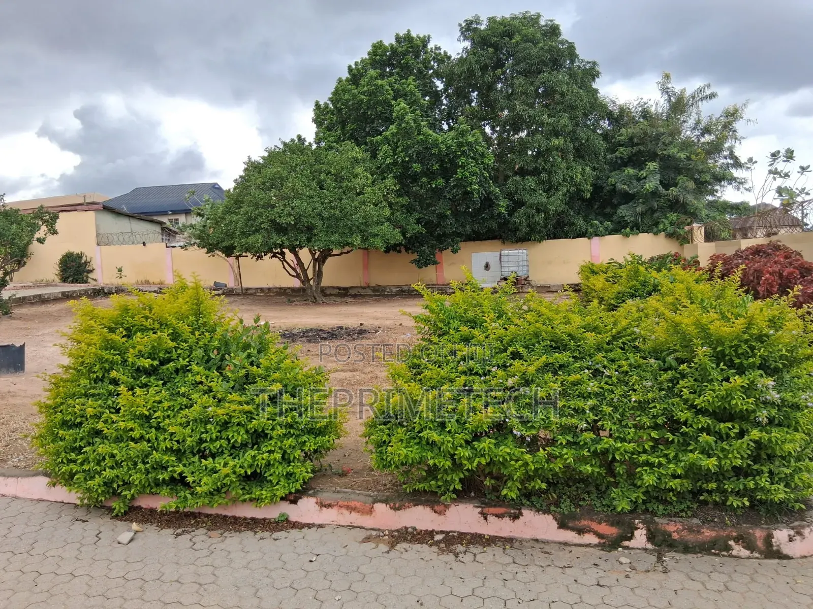 8bdrm House in Kumasi Metropolitan for rent
