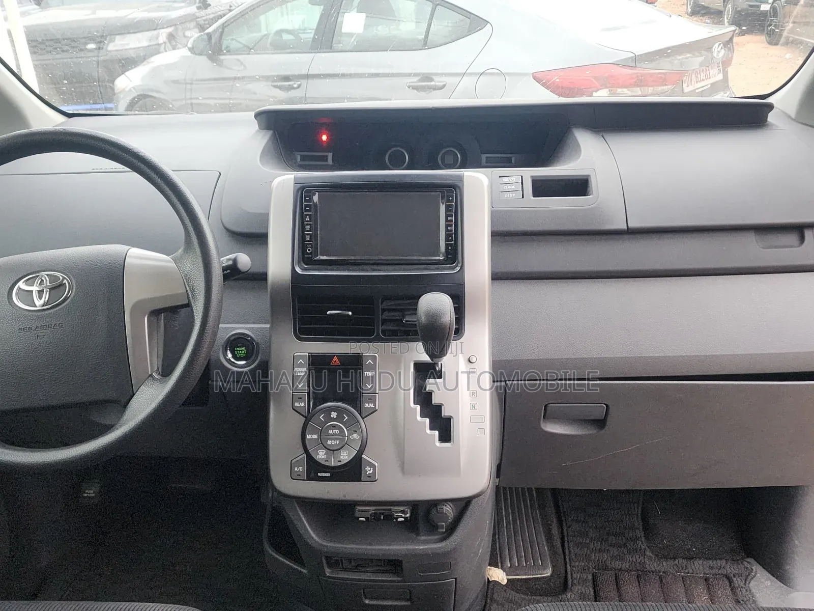 Toyota Voxy 2008 Silver