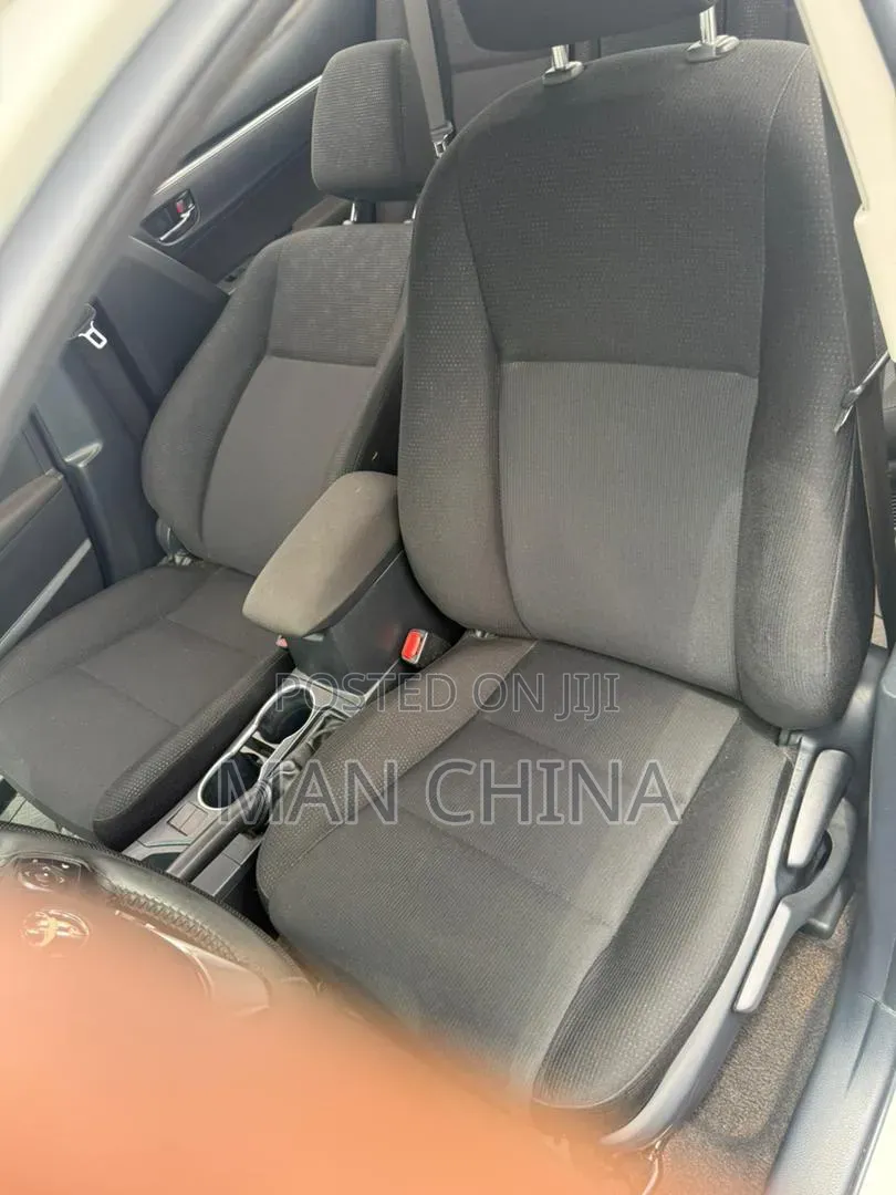 Toyota Corolla LE 2021 White