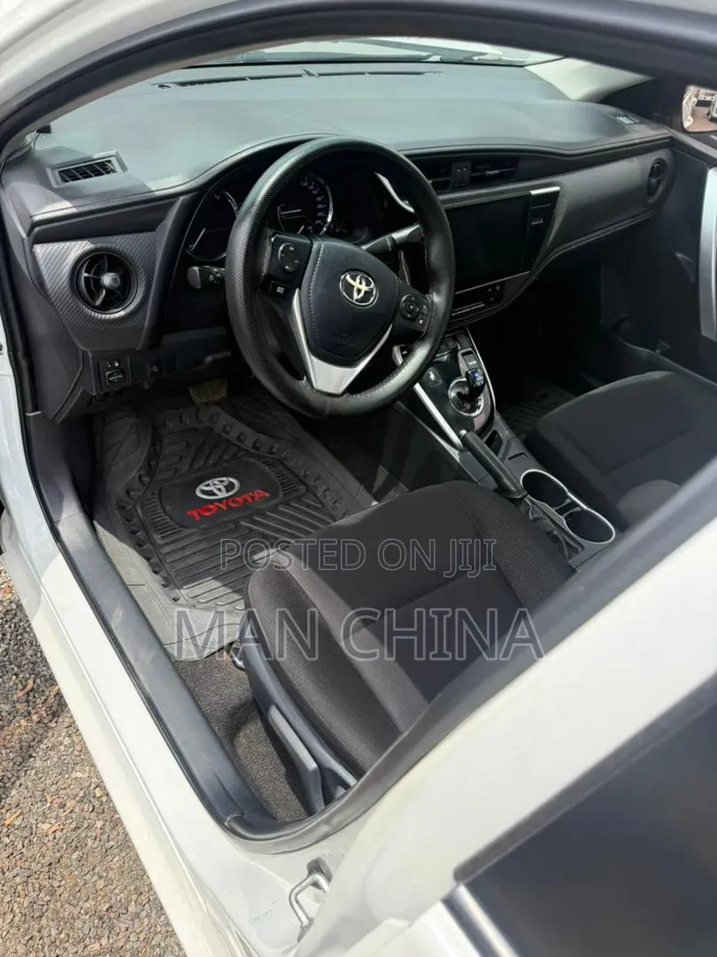 Toyota Corolla LE 2021 White