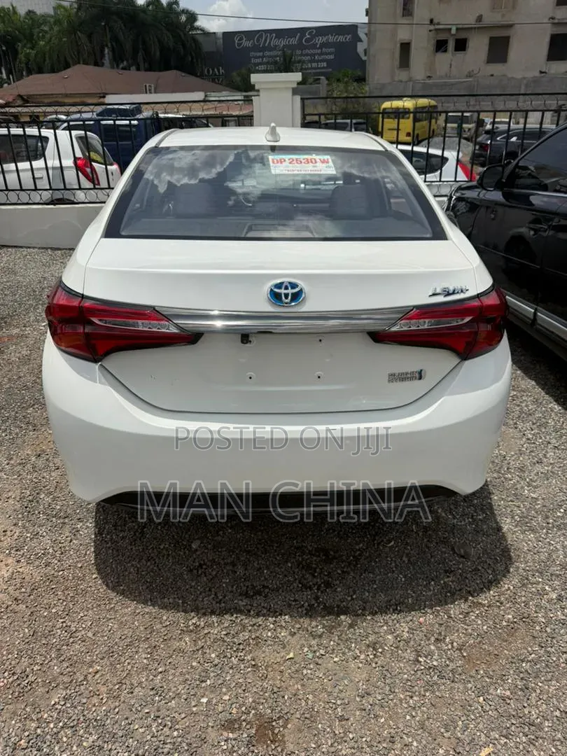 Toyota Corolla LE 2021 White