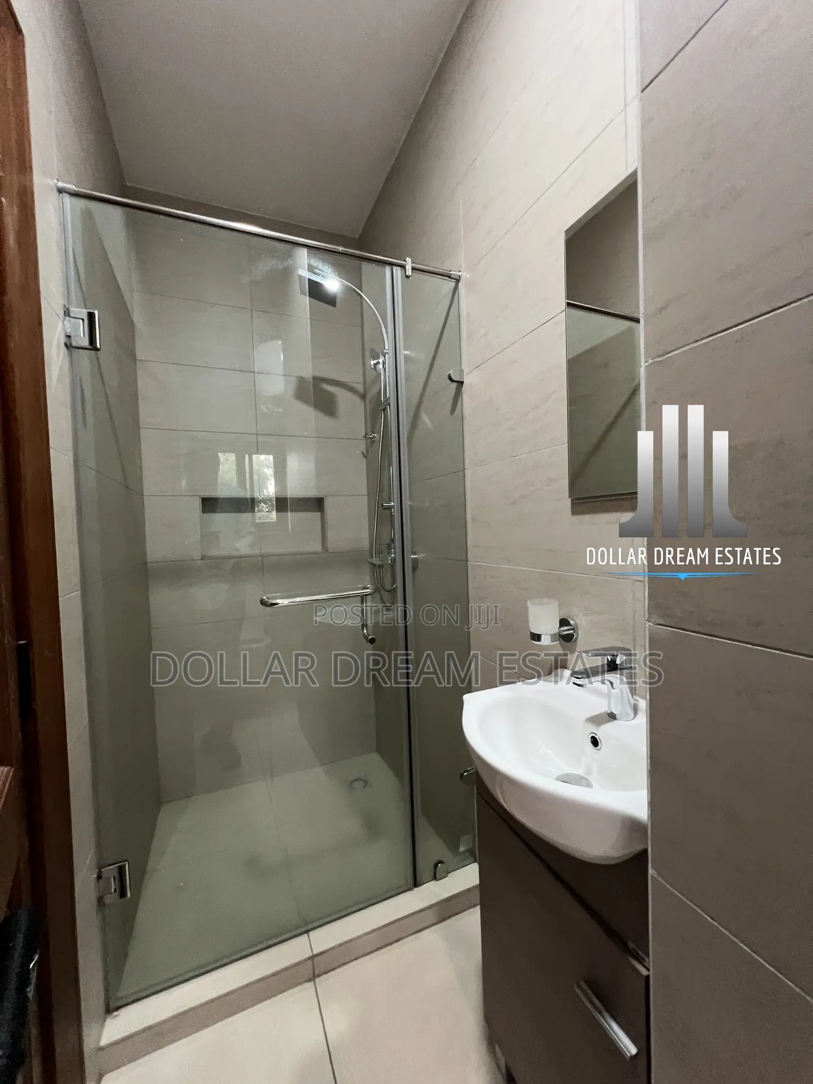 3bdrm Townhouse / Terrace in Cantonments for rent