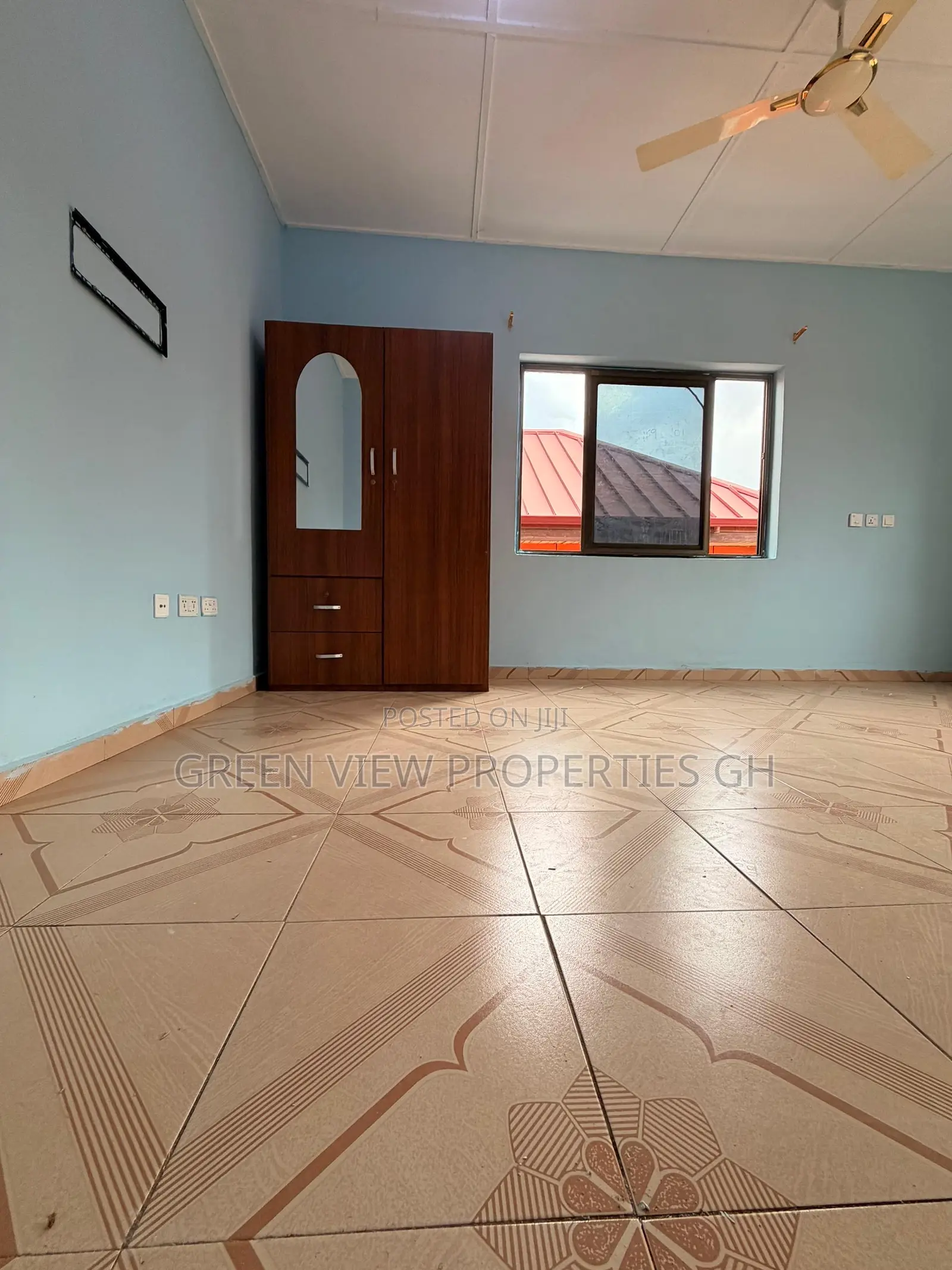4bdrm Apartment in West Hills Mall Area for rent