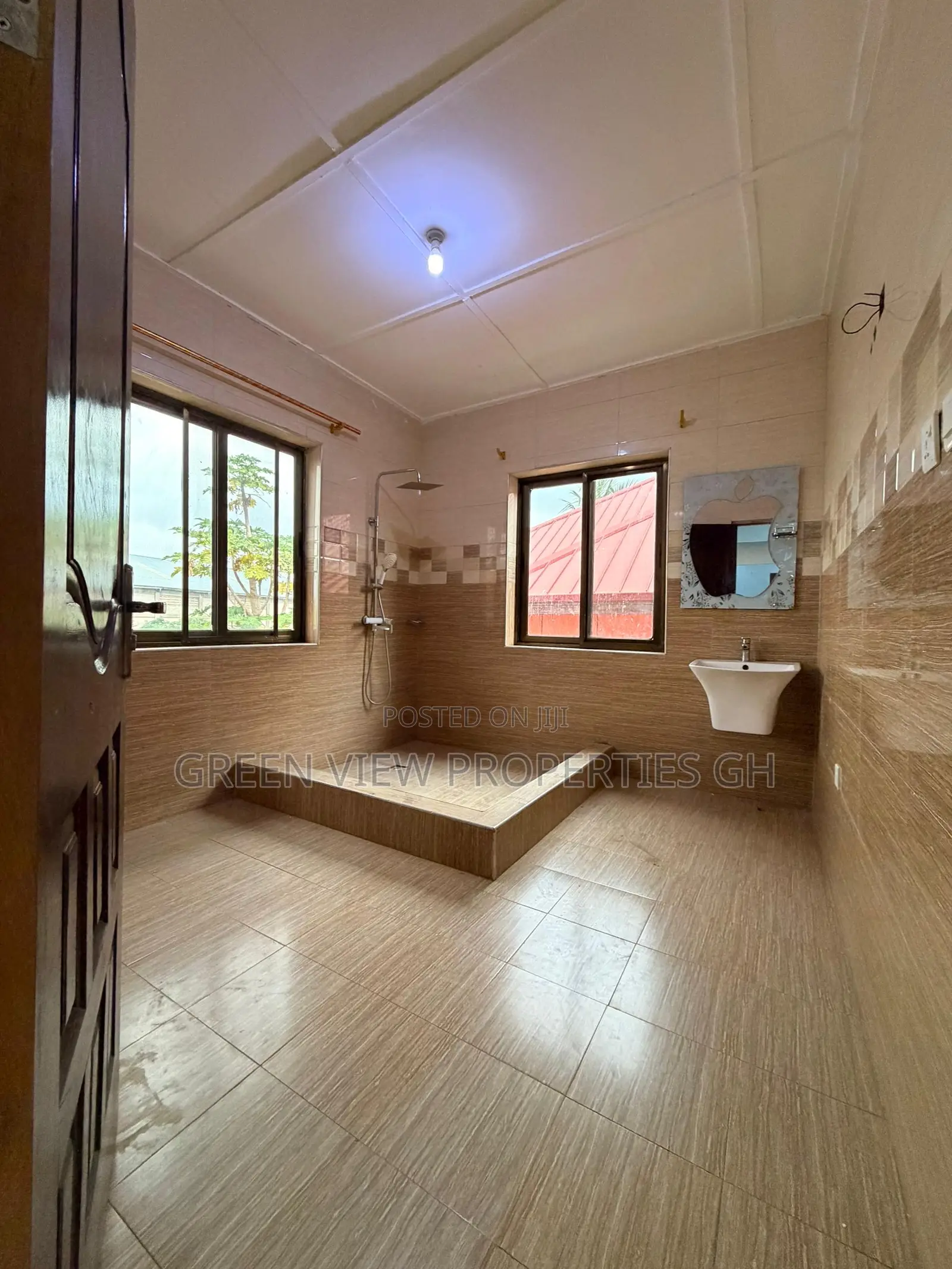 4bdrm Apartment in West Hills Mall Area for rent