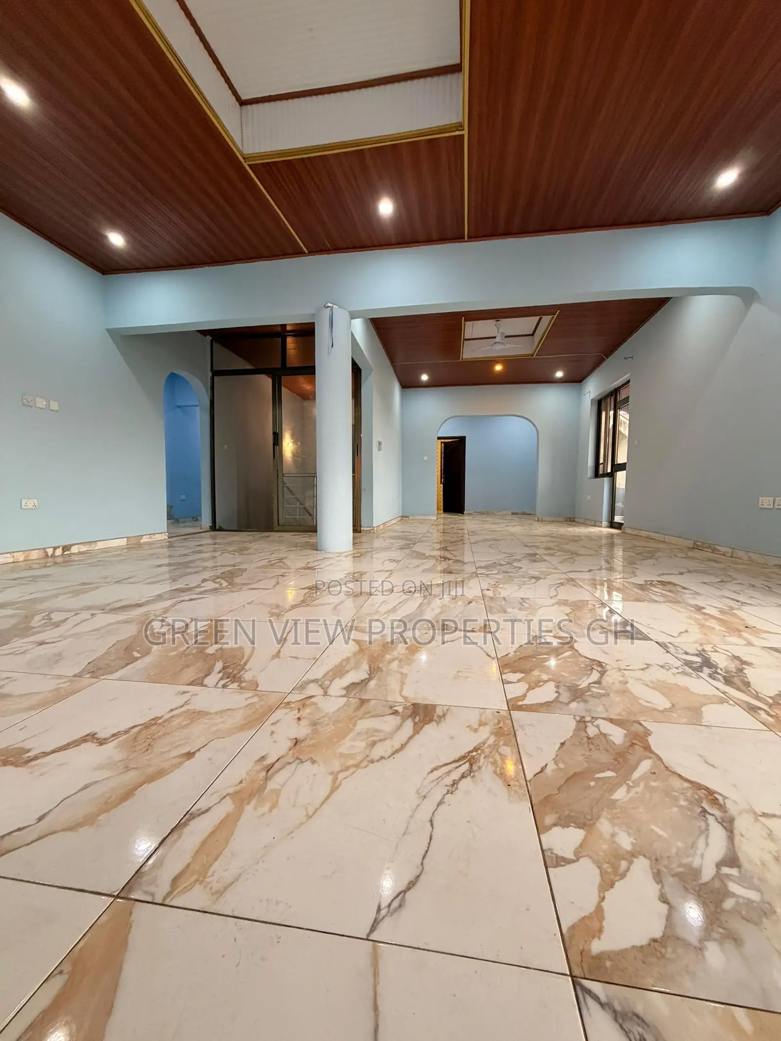 4bdrm Apartment in West Hills Mall Area for rent
