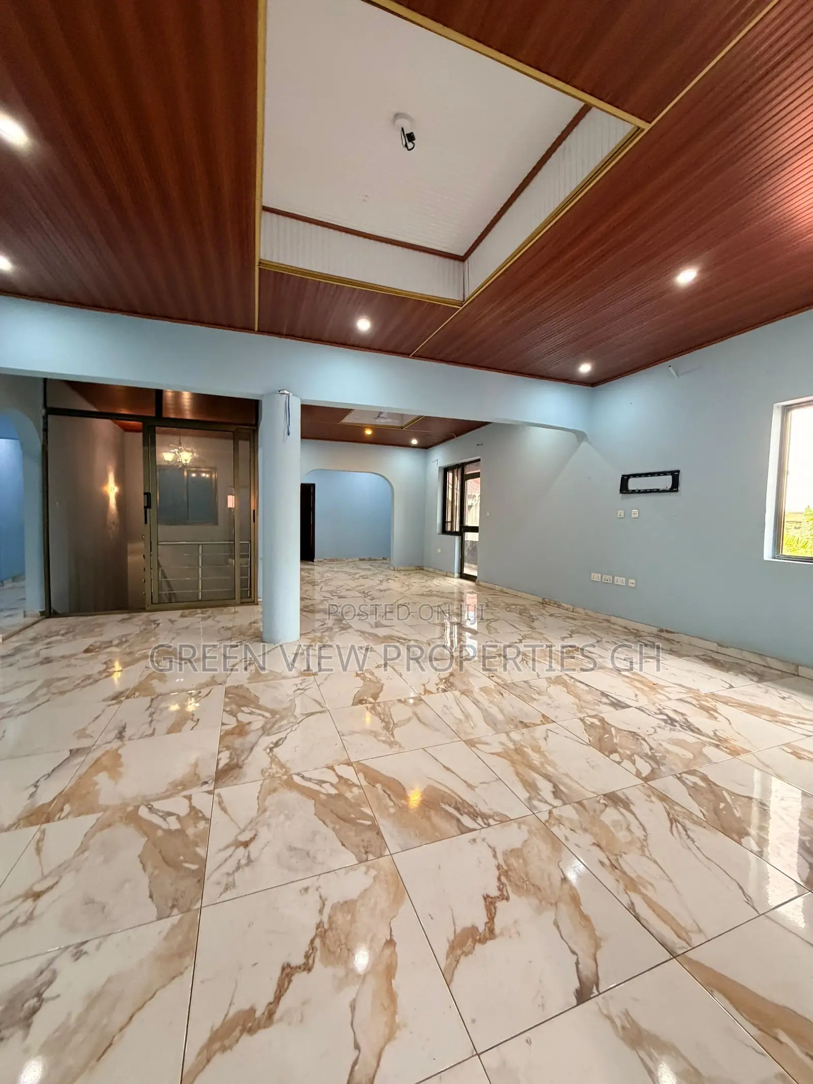 4bdrm Apartment in West Hills Mall Area for rent
