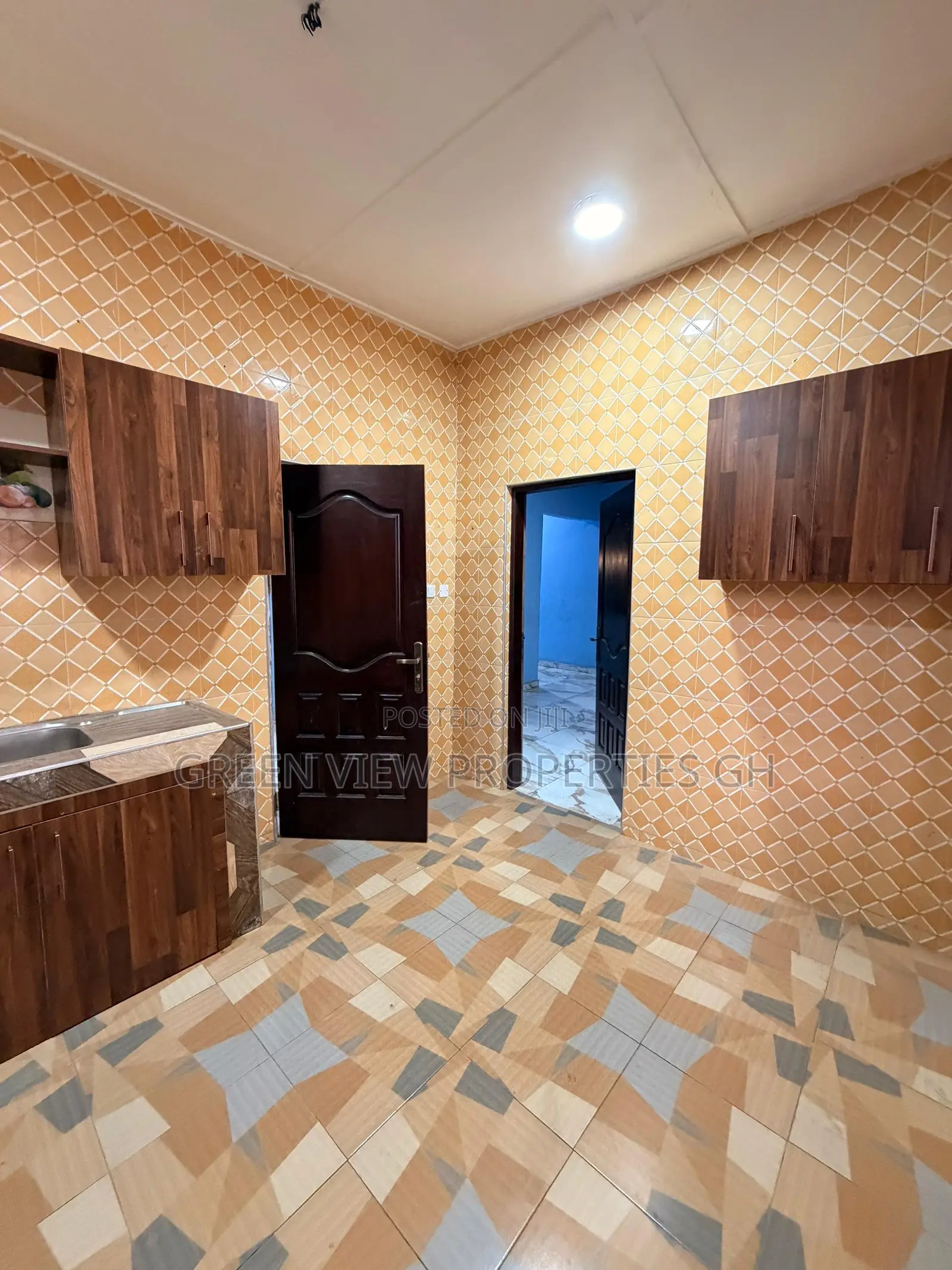 4bdrm Apartment in West Hills Mall Area for rent