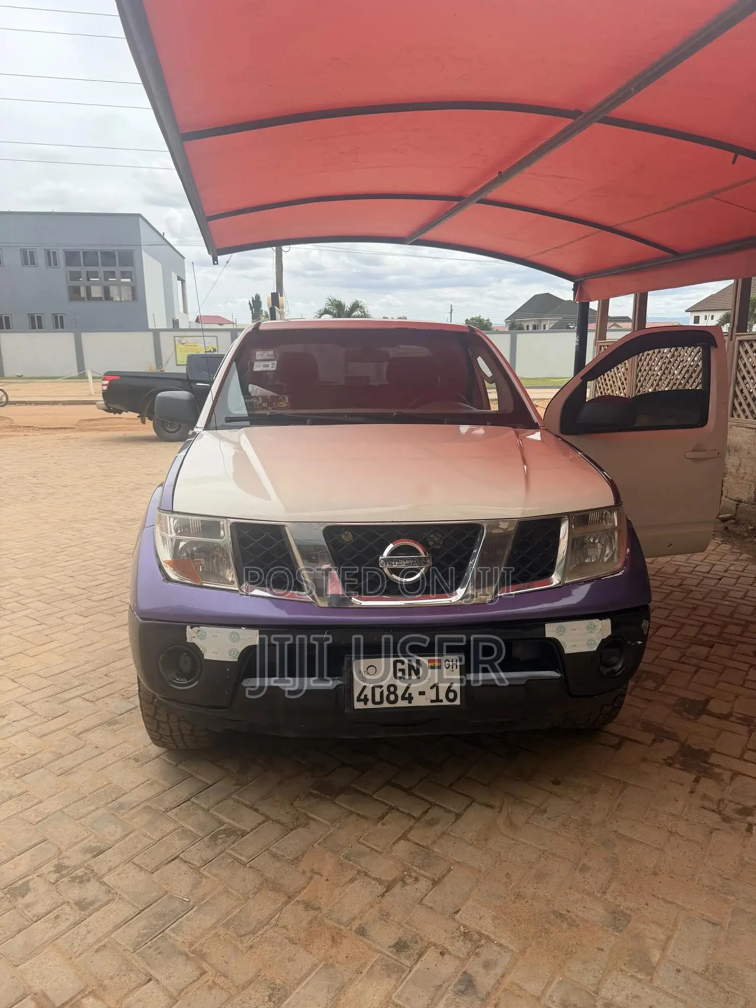 Nissan Frontier Automatic 2005 White