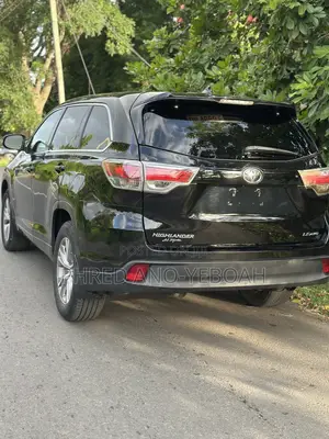 Toyota Highlander LE Plus 4x4 V6 (3.5L 6cyl 8A) 2017 Black