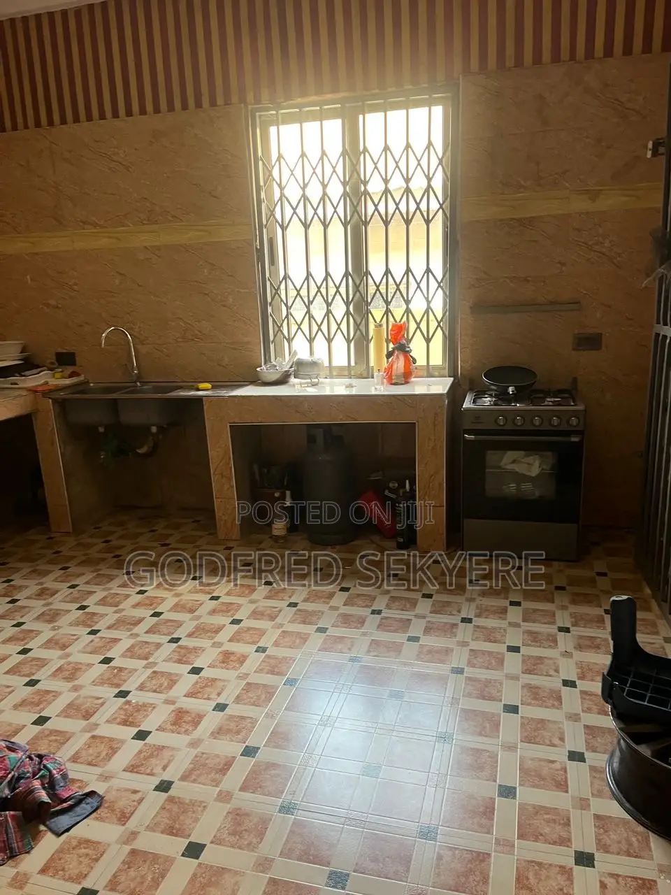 6bdrm House in Adeleke Estates, Kumasi Metropolitan for sale