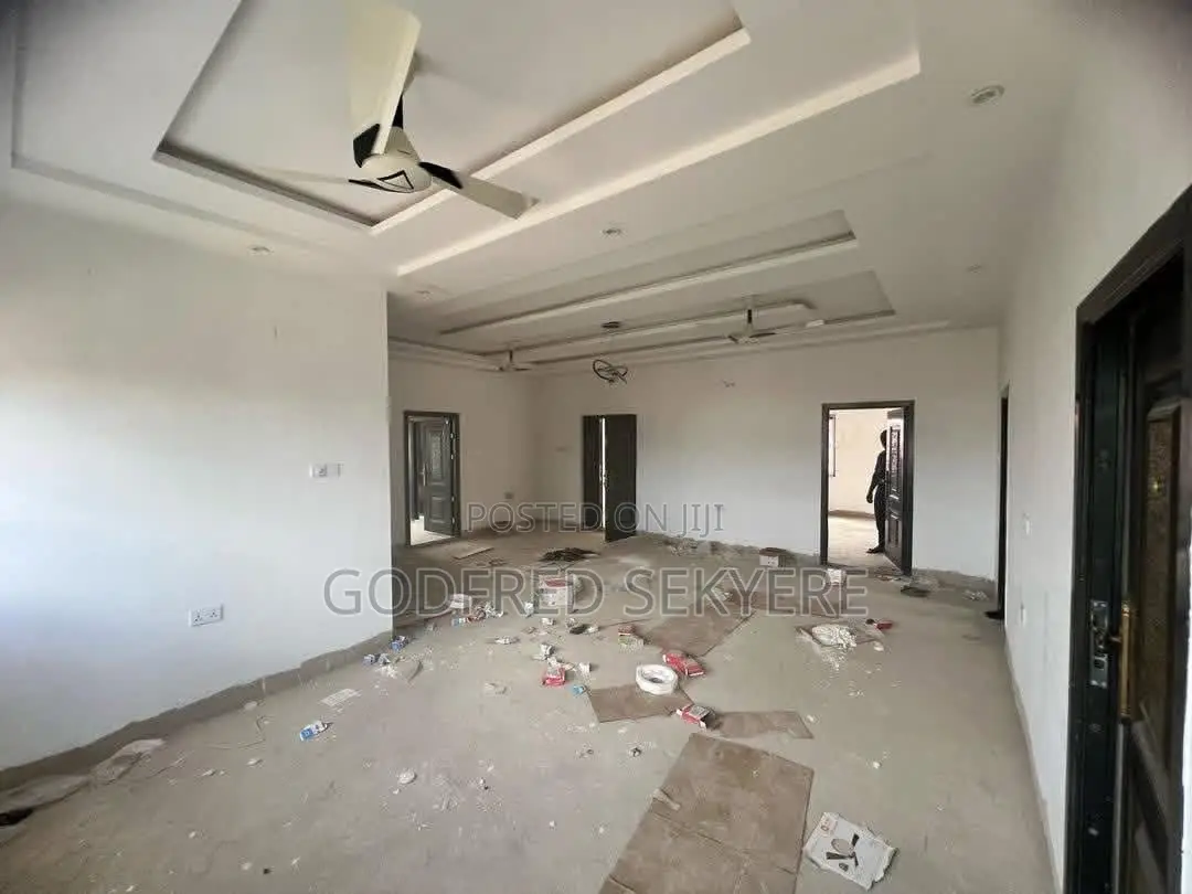 6bdrm House in Adeleke Estates, Kumasi Metropolitan for sale