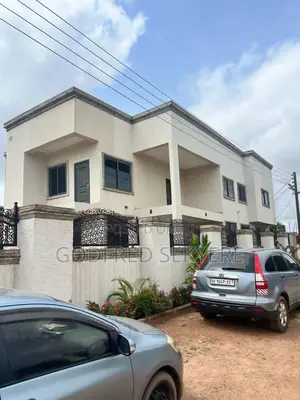 6bdrm House in Adeleke Estates, Kumasi Metropolitan for sale