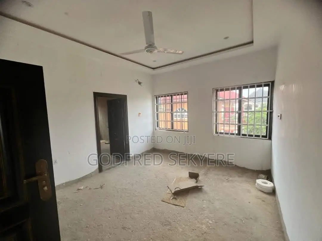 6bdrm House in Adeleke Estates, Kumasi Metropolitan for sale