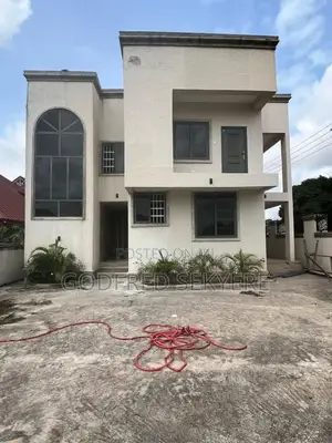 6bdrm House in Adeleke Estates, Kumasi Metropolitan for sale