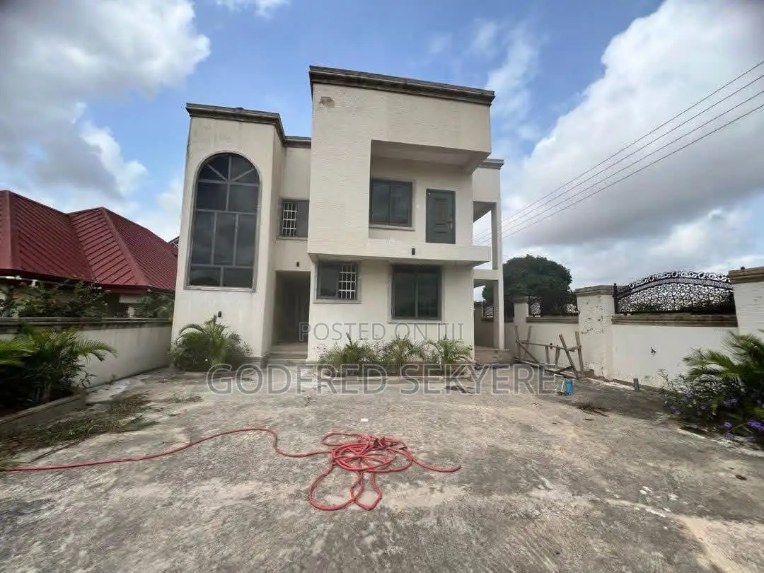 6bdrm House in Adeleke Estates, Kumasi Metropolitan for sale