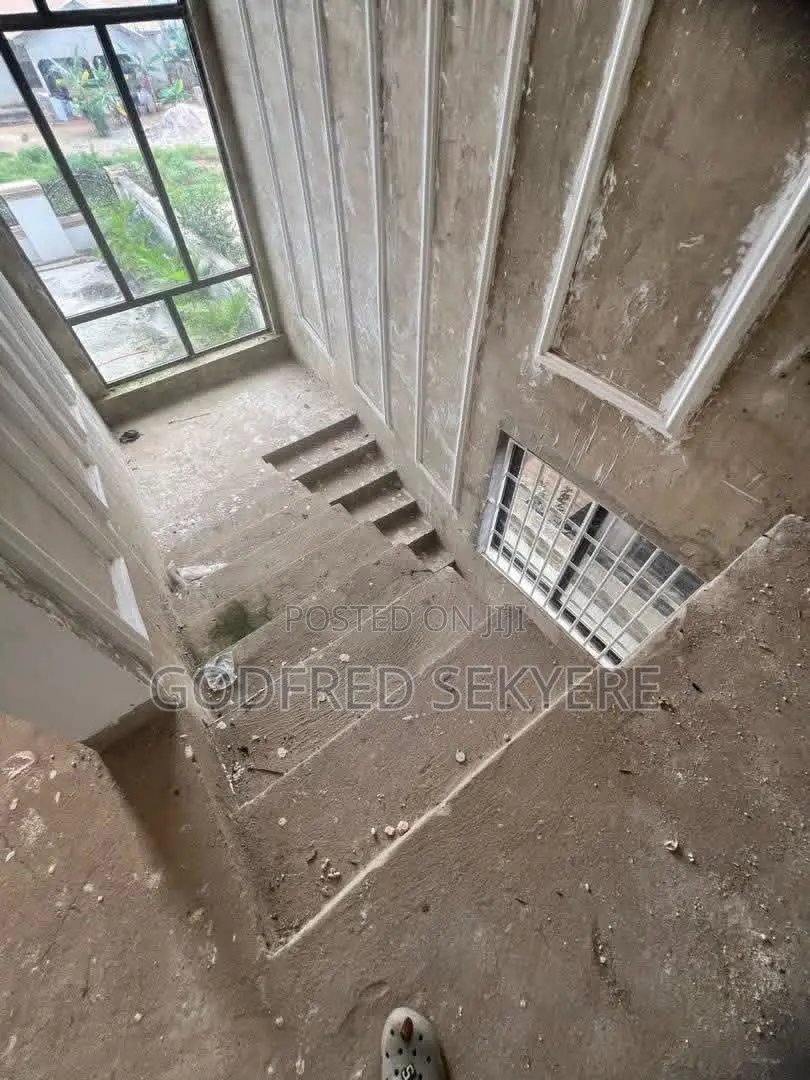 6bdrm House in Adeleke Estates, Kumasi Metropolitan for sale