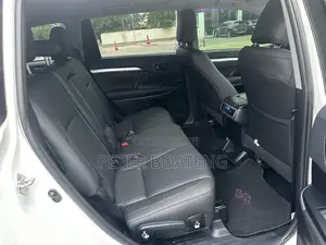 Toyota Highlander 2019 Off white