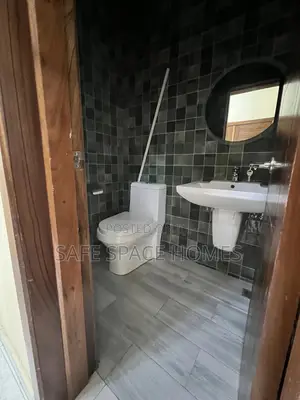 4bdrm Duplex in Burma Camp for rent