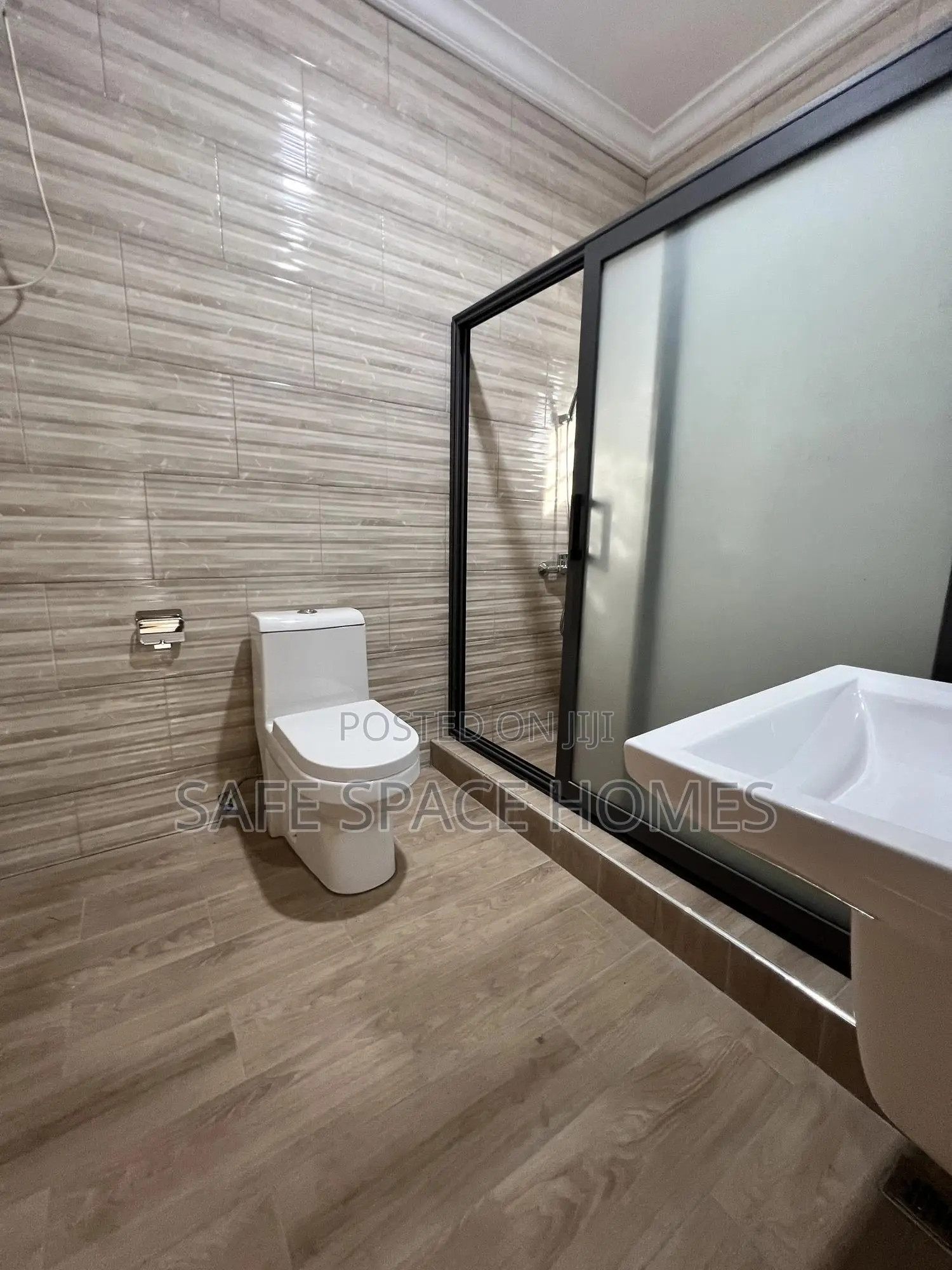 4bdrm Duplex in Burma Camp for rent