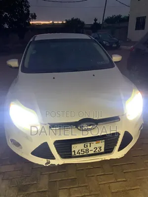 Ford Focus SEL Sedan FWD (2.0L 4cyl 6A) 2012 White