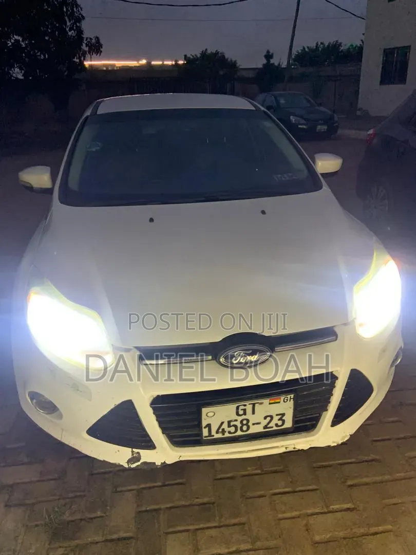 Ford Focus SEL Sedan FWD (2.0L 4cyl 6A) 2012 White