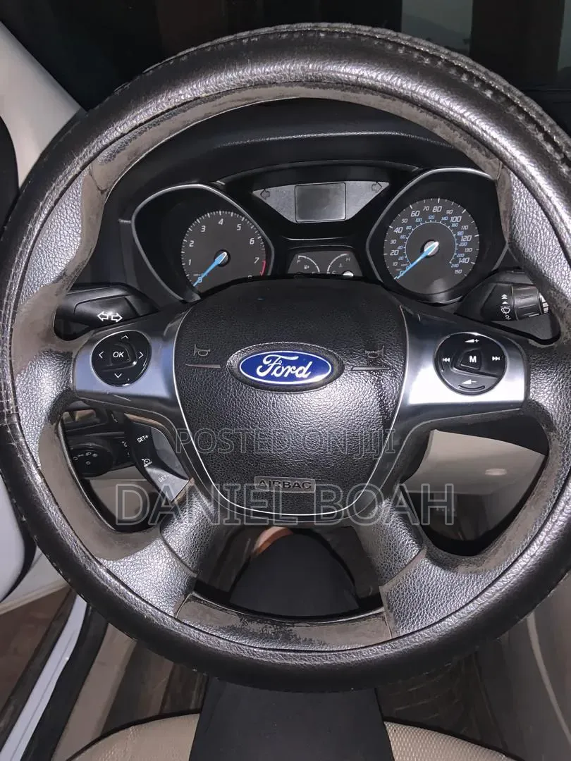 Ford Focus SEL Sedan FWD (2.0L 4cyl 6A) 2012 White