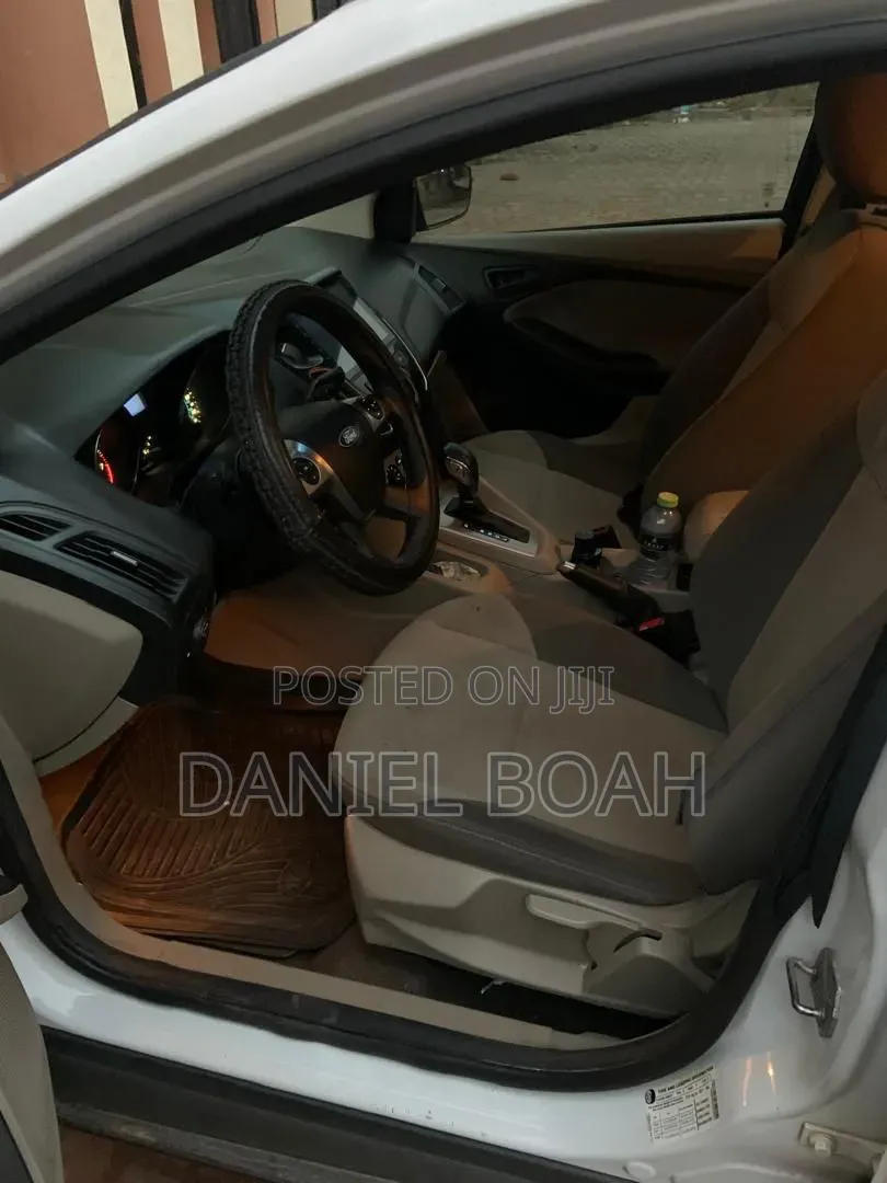 Ford Focus SEL Sedan FWD (2.0L 4cyl 6A) 2012 White