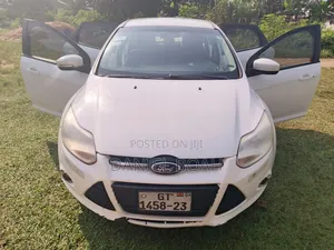 Ford Focus SEL Sedan FWD (2.0L 4cyl 6A) 2012 White