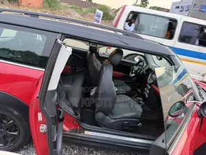Mini Cooper 2010 Red