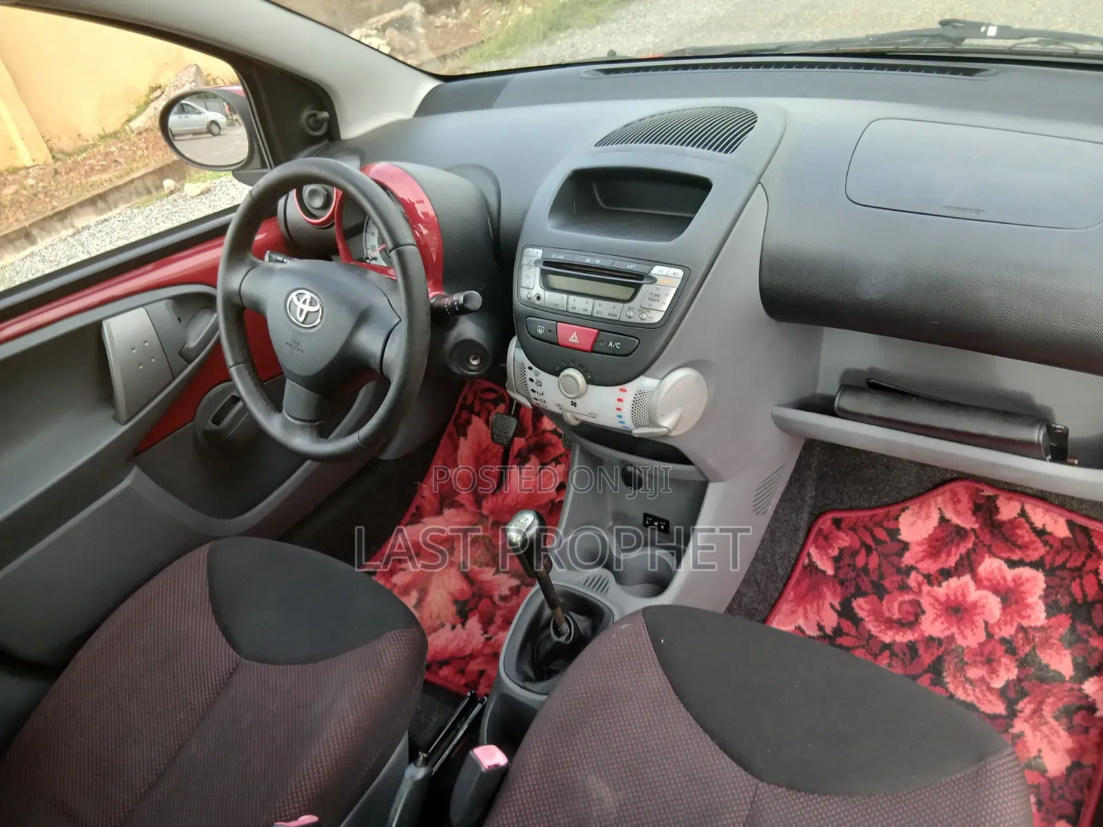 Toyota Yaris Base Hatchback 5dr 2010 Red