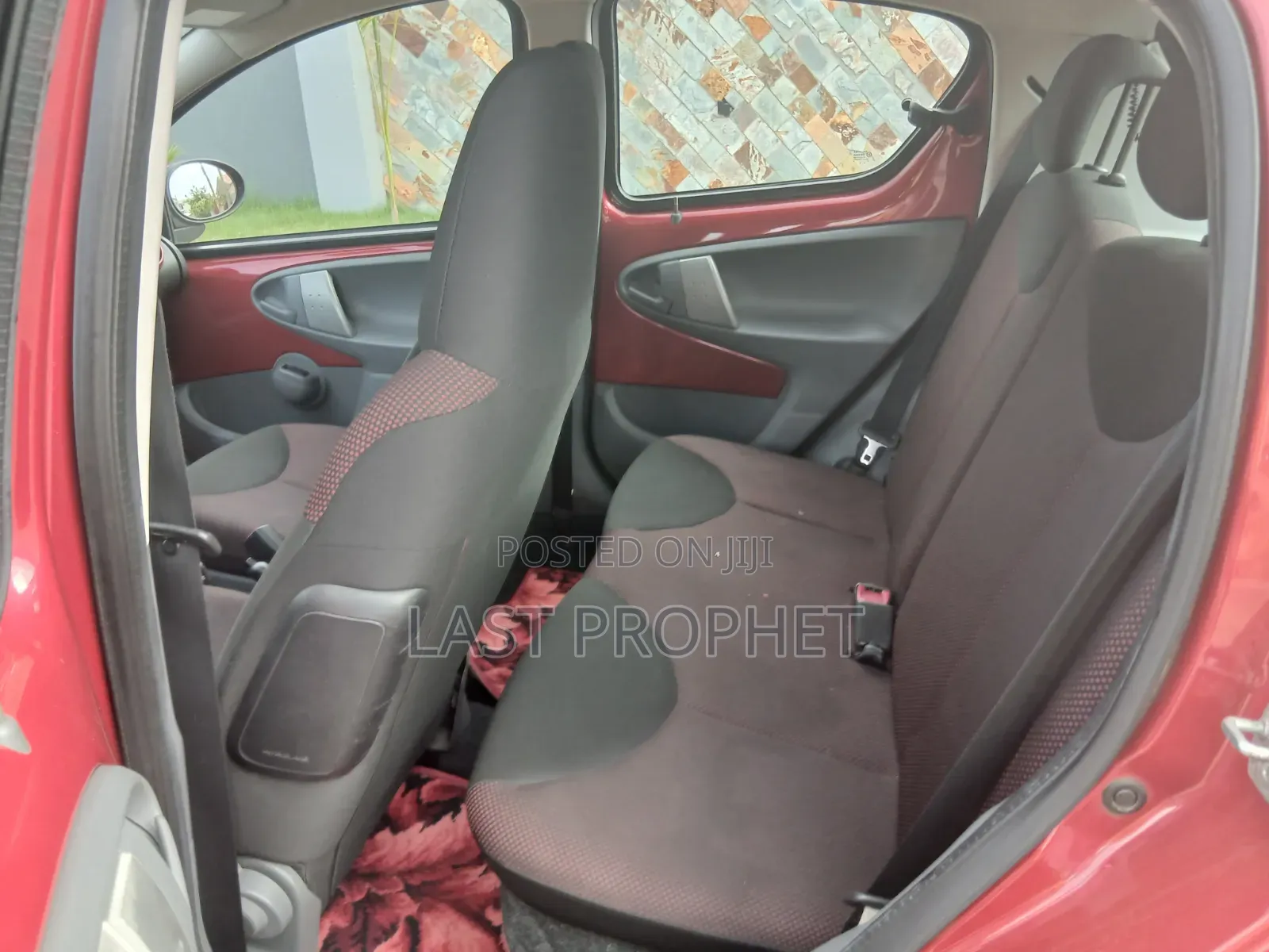 Toyota Yaris Base Hatchback 5dr 2010 Red