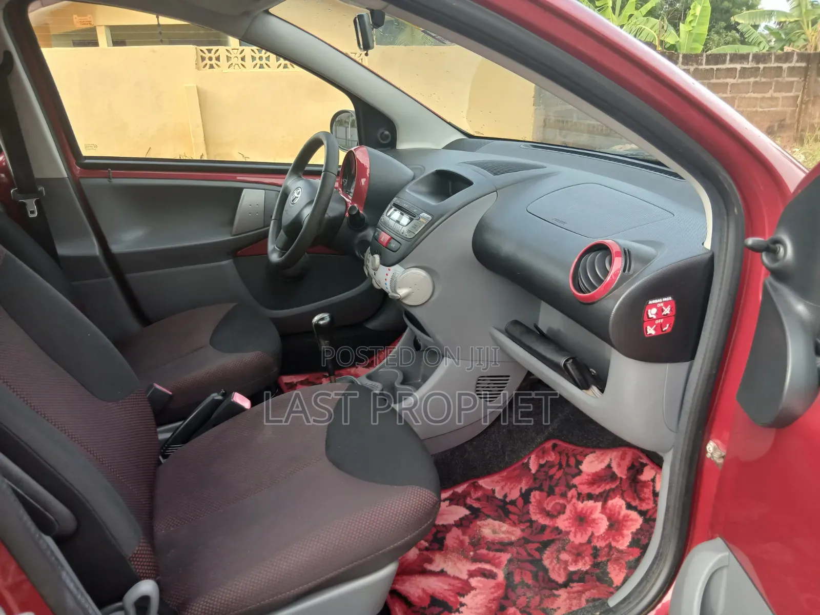 Toyota Yaris Base Hatchback 5dr 2010 Red