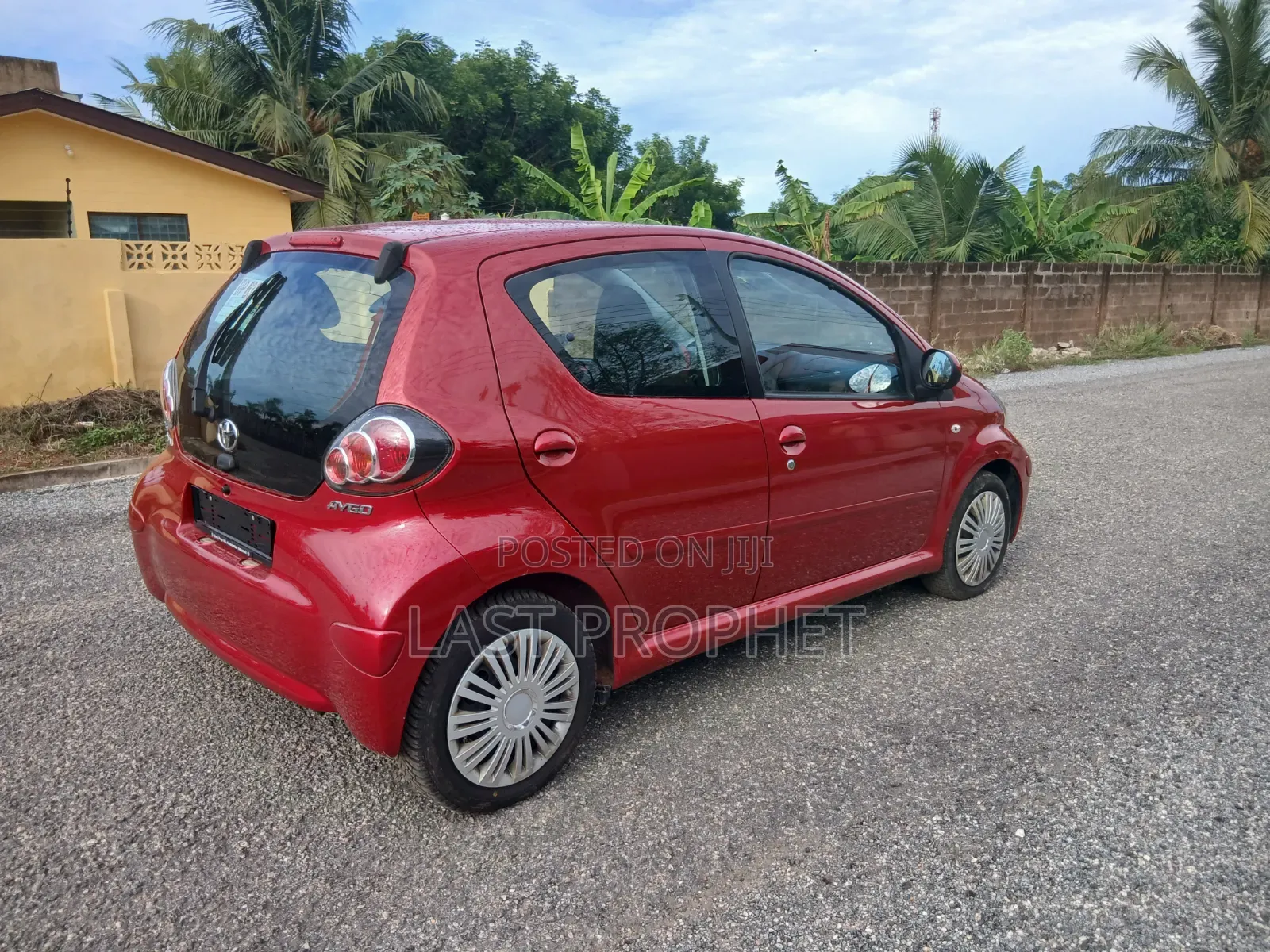 Toyota Yaris Base Hatchback 5dr 2010 Red