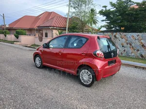 Toyota Yaris Base Hatchback 5dr 2010 Red