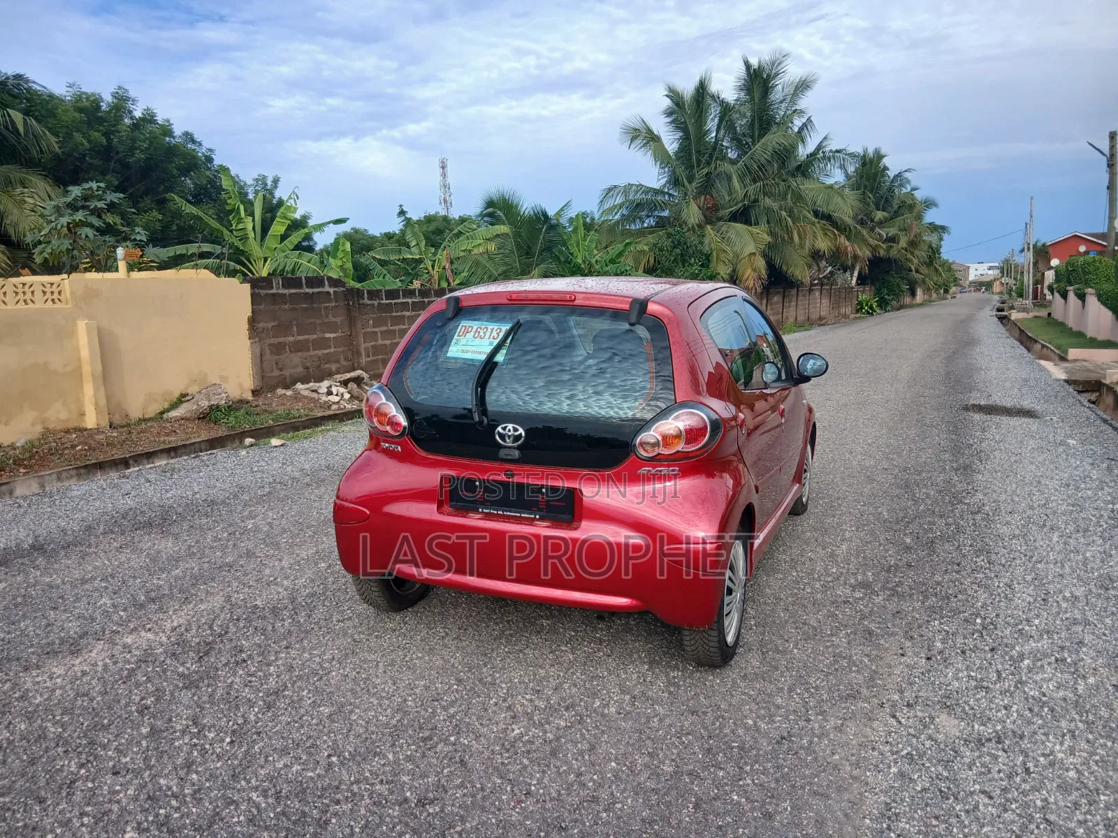 Toyota Yaris Base Hatchback 5dr 2010 Red