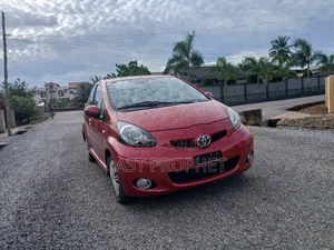 Toyota Yaris Base Hatchback 5dr 2010 Red